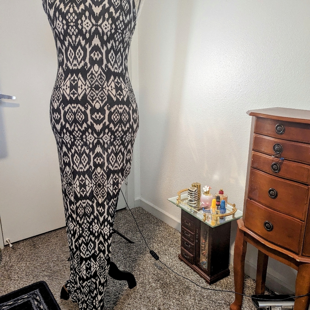 Dress - Picture 4 of 4